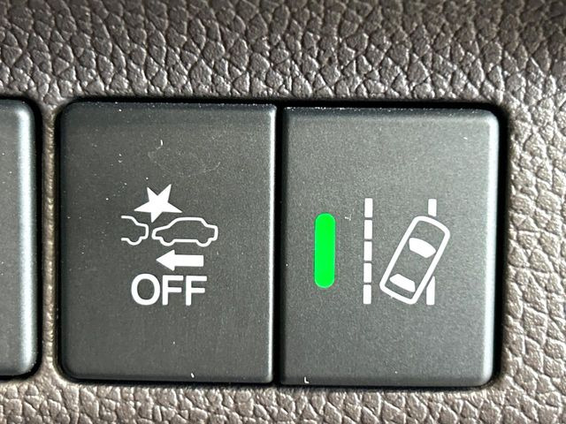 �y�z���_�Z���V���O�z���s���ɑO���̎ԗ�����F�����A�Փ˂������Ȏ��͌x��ƃu���[�L�ŏՓˉ���Ɣ�Q�y�����A�V�X�g�B�����S�Ƀh���C�u�����y���݂��������܂��B