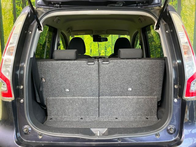 ���i�̂���������ʋ΁A���}���ɏ\���ȉ׎��X�y�[�X���m�ۂ��Ă���܂��B�Z�J���h�V�[�g��|���ƁA�傫�ȉו��̐ύڂ��\�ł���