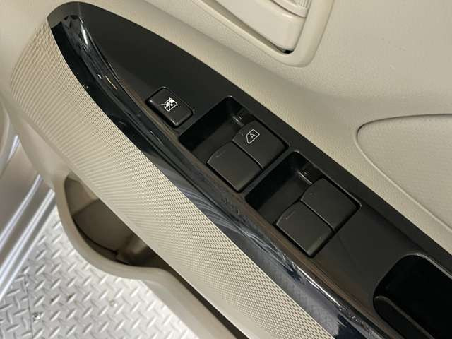 もし電動格納ミラー機能がなくても後付けできるものもあります!気になる方は是非一度ご相談を!!