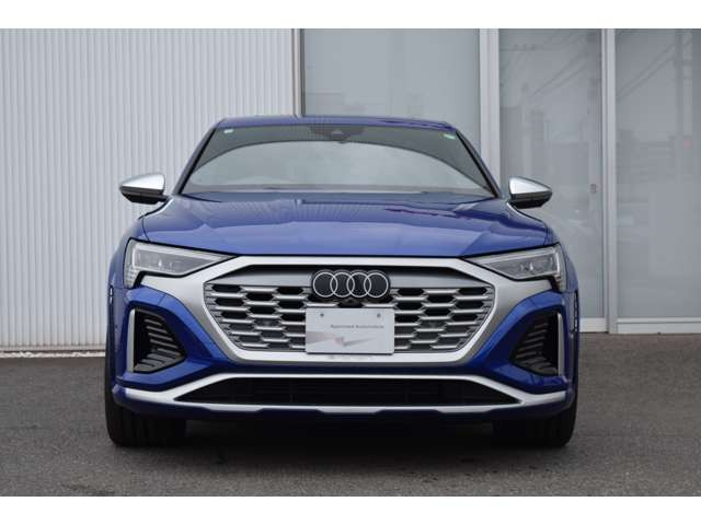 SQ8スポーツバック e-tronベースグレード 4WD