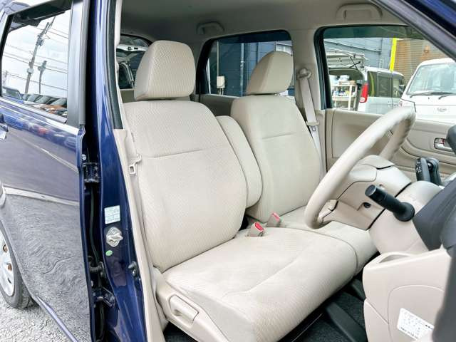 ���X�ł͌y�����Ԃ��畁�ʎԂ܂ŕ��L���I�[�����[�J�[�̎Ԏ�E�F�E�O���[�h��L�x�ɑ����Ă���܂��B