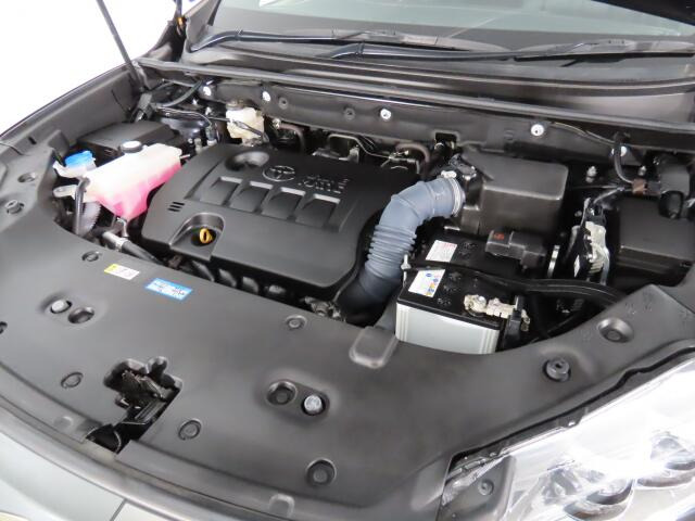 エンジンルームはきれいですよ。機関機構系も良好です。納車前に点検整備も行います。エンジンオイル・オイルフィルター・エアコンフィルター・ワイパーゴムは必ず交換致します(エアコンフィルターは、装着車のみ)