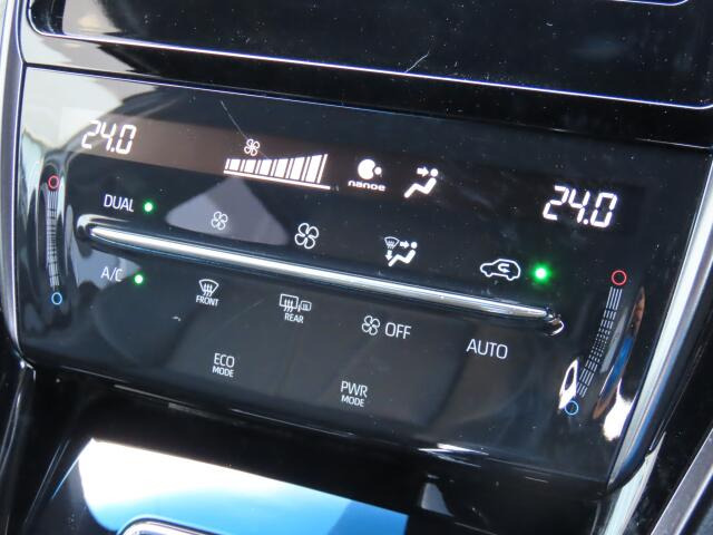 オートエアコン装備。温度設定ができて、室内快適ですよ。