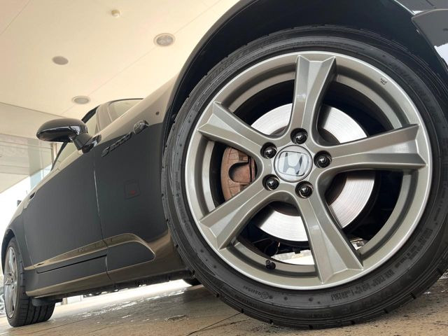 �y����17�C���`�A���~�z�C�[���z�O�ςɃ}�b�`���������A���~�z�C�[���𑕒����Ă���܂��B�e��ЊO�A���~�z�C�[����A�X�^�b�h���X�^�C�����戵�����Ă���܂��B���񂲑��k����������