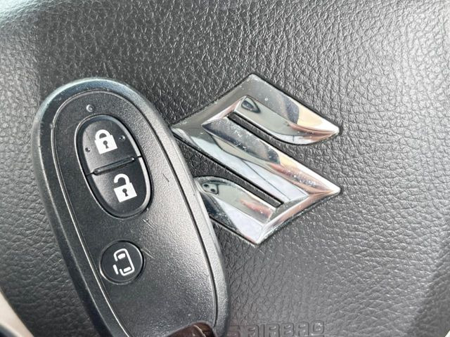 �y�L�[���X�X�^�[�g�V�X�e���z�J�o����|�P�b�g�ɓ��ꂽ�܂܂ł��h�A�̎{���E�������\�ȃX�}�[�g�L�[�𑕔��B�G���W���̃I���E�I�t�����J�M�����o���K�v����������Ƃ��Ă��֗��ł���