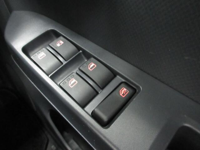 �p���[�E�B���h�E�͉^�]�Ȃ̃X�C�b�`�̂݃I�[�g�@�\����������Ă���܂��B