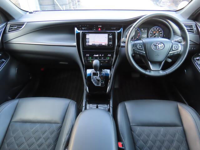 内外装の清掃・ガラス系ボディコーティングをCARクリーニング専門業者が施工いたしますので大変清潔。オリックス自動車ではみなさまに快適なドライブをお約束。