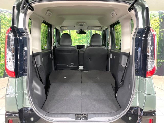 ���i�̂���������ʋ΁A���}���ɏ\���ȉ׎��X�y�[�X���m�ۂ��Ă���܂��B�Z�J���h�V�[�g��|���ƁA�傫�ȉו��̐ύڂ��\�ł���