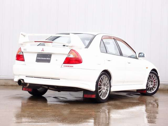 全国でも台数の少ないランサーエボリューション6の入庫!過去分解整備記録簿も17残っており、Grgoセキュリティ、クスコ車高調、BLTZマフラーなどの充実装備にタイミングベルトも一式交換済み