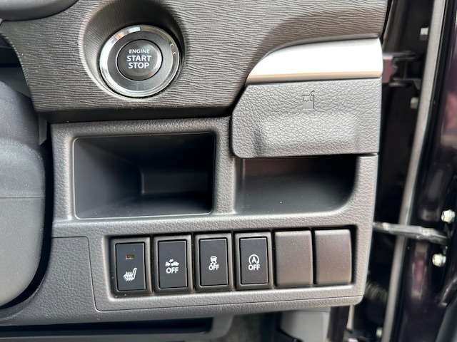 キーを携帯しているだけで、エンジンの始動が可能な装備です。プッシュスタートですのでエンジンの始動もボタンを押すだけです☆