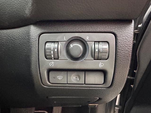 常に触れる事となる運転席周りです。まるで自宅に居るようにリラックスできる運転席です。外の喧騒を忘れさせてくれますね。