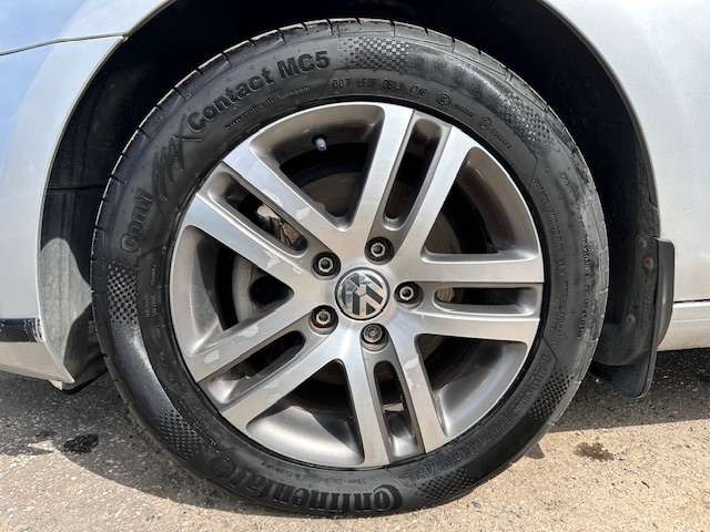 �y�A���~�z�C�[���z�f�U�C�������厖�ł����A�X�`�[���z�C�[���ɔ�ׂăA���~�͌y�ʂł��̂ŁA�R��⑖��ɂ��e�����܂��B