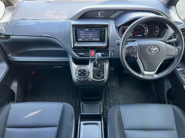 H26年式 ヴォクシー ZS 入庫致しました