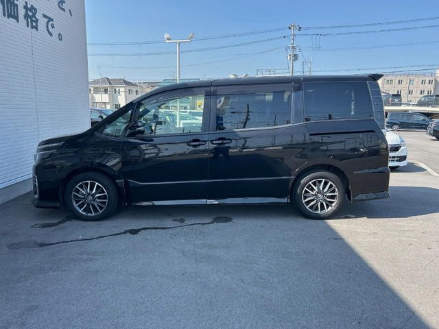 大好評のボディコーティング「弾スプラッシュコート」もご納車までに施工可能。通常のガラスコートと異なる、耐久年数6年の無機質ガラスコーティングが、ボディをキレイな状態に保ってくれます。