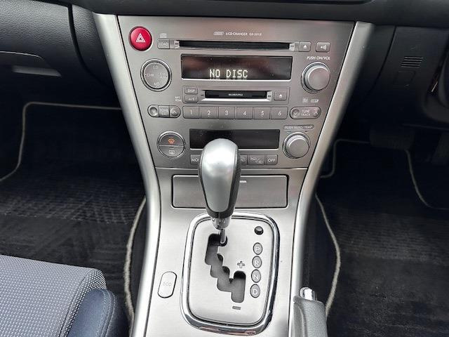 発進時や後退時に操作するレバーです。操作のしやすさが肝になってきます。ぜひ一度体感してください。