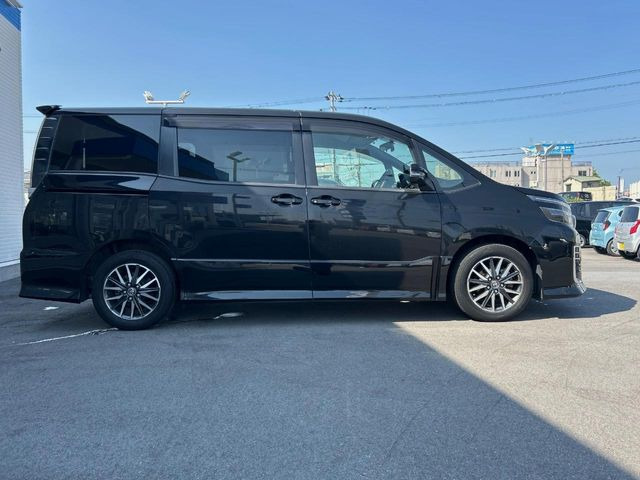 ☆全国のネクステージからお取り寄せが可能※!遠方の店舗に展示してあるクルマが気になる場合も、最寄りの店舗でご覧いただくことが可能です!是非私たちに要望をお聞かせください!※別途費用