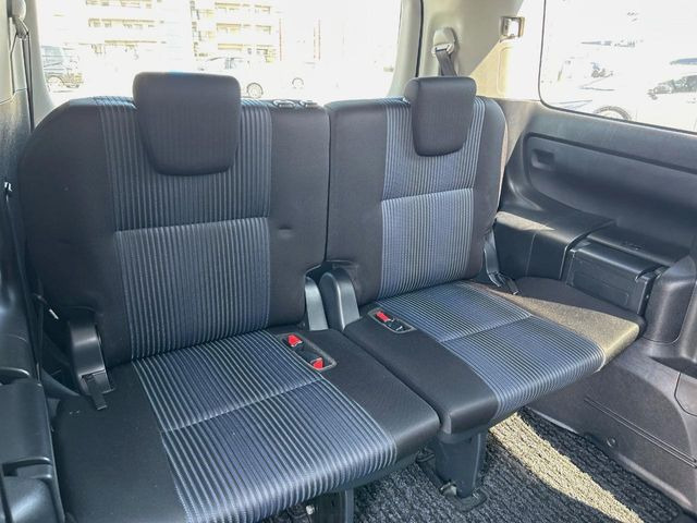 3列目シートはもちろん状態良好☆大人でもゆったりと座って頂けますので、大人数でのお出かけもラクラクです♪ご家族で、気の知れた仲間で、ドライブに行くのが楽しみですね♪