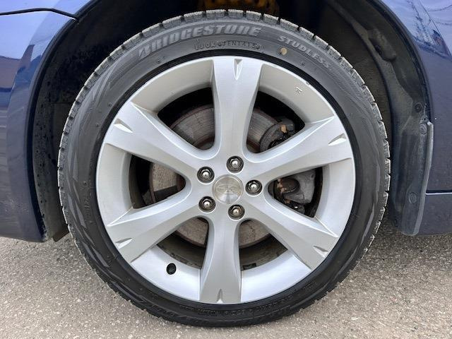 �y�A���~�z�C�[���z�f�U�C�������厖�ł����A�X�`�[���z�C�[���ɔ�ׂăA���~�͌y�ʂł��̂ŁA�R��⑖��ɂ��e�����܂��B