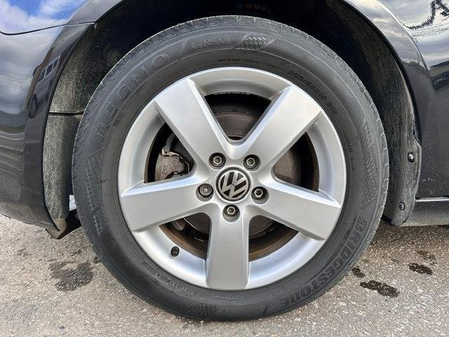 �y�A���~�z�C�[���z�f�U�C�������厖�ł����A�X�`�[���z�C�[���ɔ�ׂăA���~�͌y�ʂł��̂ŁA�R��⑖��ɂ��e�����܂��B