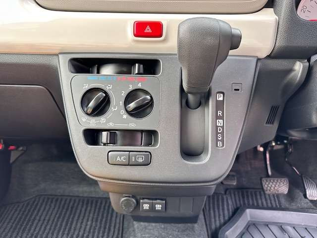 ���i�����ގ��ɑ��삷�郌�o�[�ł��B����̂��₷�����̂ɂȂ��Ă��܂��B���Ј�x�̊����Ă��������B