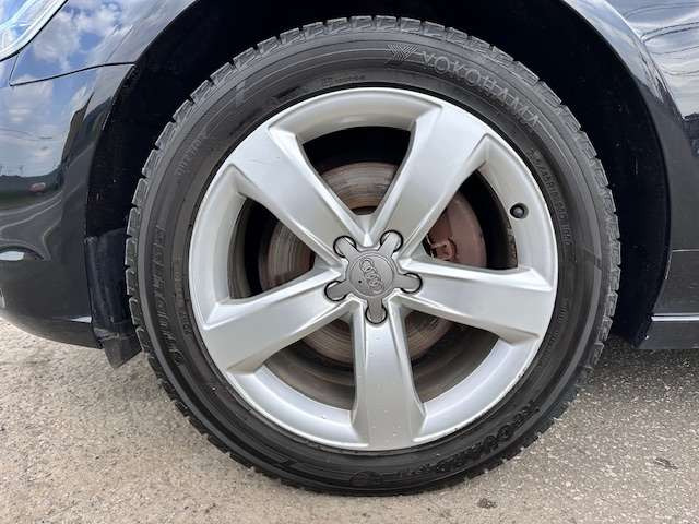 �y�A���~�z�C�[���z�f�U�C�������厖�ł����A�X�`�[���z�C�[���ɔ�ׂăA���~�͌y�ʂł��̂ŁA�R��⑖��ɂ��e�����܂��B