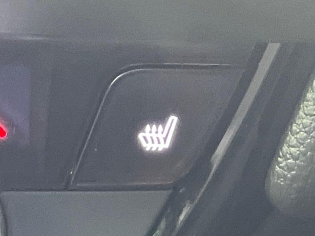 【シートヒーター】寒い日に重宝するシートヒーター!エアコンより早く温まってくれるので寒がりの人も安心ですね♪エアコンの温風は乾燥するから苦手、という方にもをおすすめです。