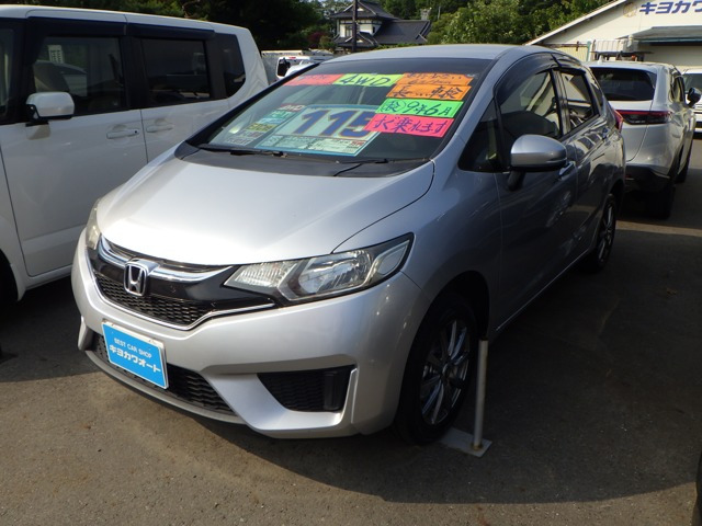 フィット1.3 13G Fパッケージ コンフォートエディション 4WD