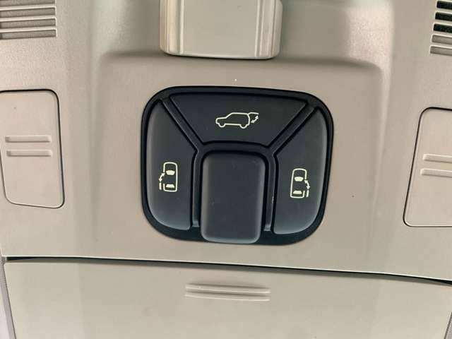 �l�C�̗����d���X���C�h�h�A�t��!�����̕���ו��Ŏ肪�ǂ����Ă����Ԃł������X���C�h�h�A�������J�Ń��N�`���ł�!!