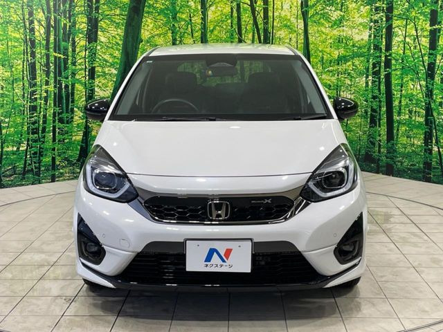 大好評を頂いておりますボディの弾スプラッシュコートも好評受付中。通常のガラスコートと異なる、耐久年数6年の無機質ガラスコーティングが、ボディをキレイな状態に保ってくれます。