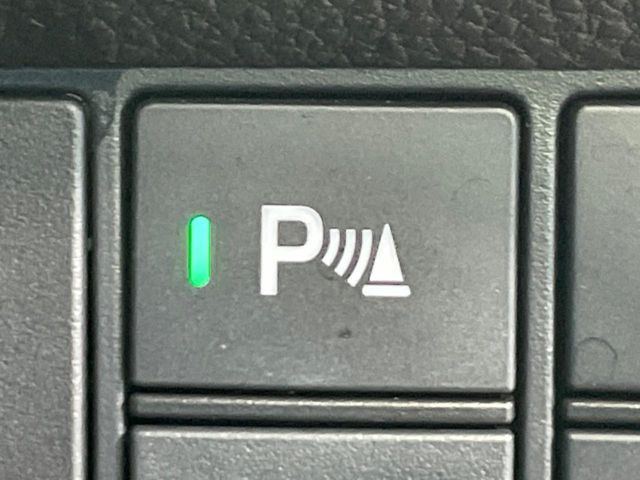 【クリアランスソナー】バンパーに付いたセンサーが障害物を検知!一定の距離に近づくとアラートで教えてくれます♪狭い駐車スペースや車庫入れ時も安心ですね☆