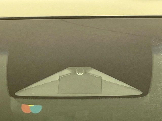 【ホンダセンシング】走行中に前方の車両等を認識し、衝突しそうな時は警報とブレーキで衝突回避と被害軽減をアシスト。より安全にドライブをお楽しみいただけます。