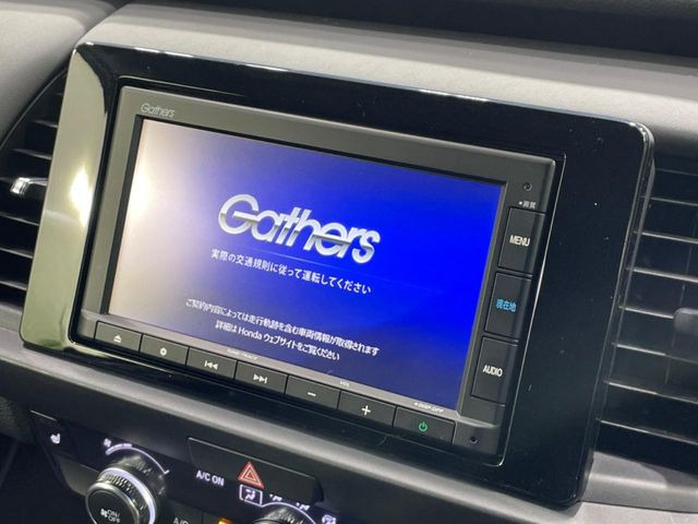 【純正ナビ】人気の純正ナビを装備しております。ナビの使いやすさはもちろん、オーディオ機能も充実!キャンプや旅行はもちろん、通勤や買い物など普段のドライブも楽しくなるはず♪