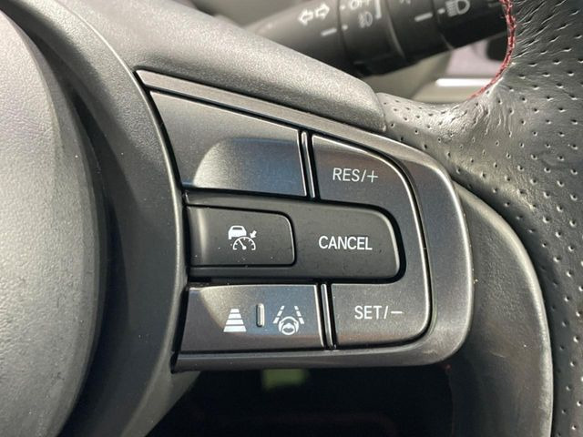 【アダプティブクルーズコントロール】高速道路での長距離走行が楽に!!自動で速度を保つクルーズコントロールが、衝突軽減システムと連携し、前方の車両を感知して車間を保つように速度調節してくれます!!