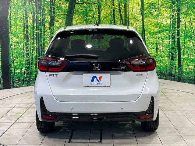 安心の最長10年・走行無制限保証(有償)をご用意。保証内容も充実はもちろん、無料点検&オイル交換や、年中無休の全国・24時間ロードサービスも付帯されておりますのでご安心下さい。