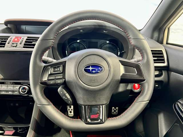 TYPE RA-R�ł͌y�ʉ��p�[�c�̗̍p��p�[�c���̂��̂̎��O���ɂ���ēO�ꂵ���y�ʉ��ƃR�X�g�����������AWRX STI���{�������\�Ɗy�������Ɍ��܂ō��߂����f���ƂȂ��Ă���̂��������B