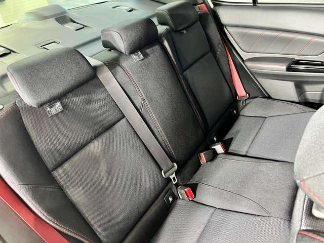 WRX STI���x�[�X�Ƃ���uTYPE RA-R�v�́A�u�y���v�u�����v�u�y�����v���e�[�}�ɁA�N���}�̖{���ł���u����E�Ȃ���E�~�܂�v�Ƃ������\���Ɍ��܂œ˂��l�߂�