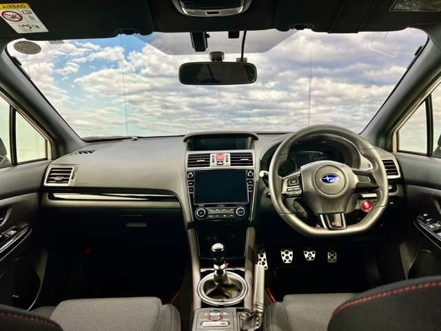 STI�R���v���[�g�J�[�̋��ʃR���Z�v�g�ł���uSport Always!�`���ׂĂ̎����ׂĂ̓��N���}�Ƃ̑Θb�͂���&ldquo;�X�|�[�c&rdquo;���v��̌����A��Ԃ���N����������V�[���ő����Ɗy�������������郂�f���ƂȂ��Ă���