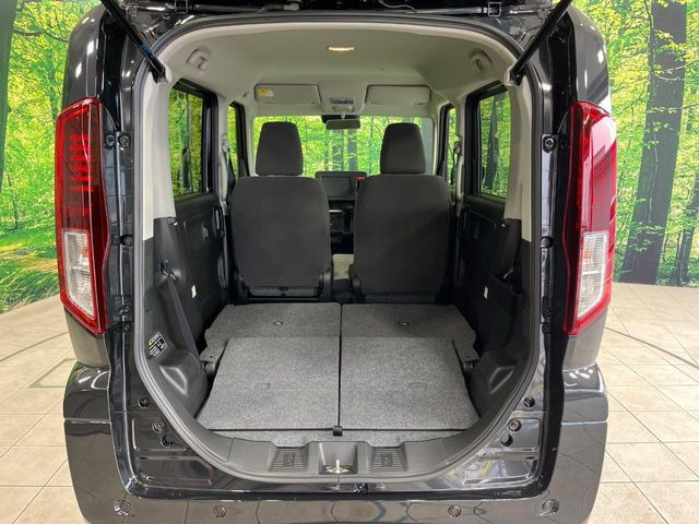 ���i�̂���������ʋ΁A���}���ɏ\���ȉ׎��X�y�[�X���m�ۂ��Ă���܂��B�Z�J���h�V�[�g��|���ƁA�傫�ȉו��̐ύڂ��\�ł���