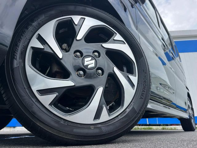 �y����15�C���`�A���~�z�C�[���z�O�ςɃ}�b�`���������A���~�z�C�[���𑕒����Ă���܂��B�e��ЊO�A���~�z�C�[����A�X�^�b�h���X�^�C�����戵�����Ă���܂��B���񂲑��k����������