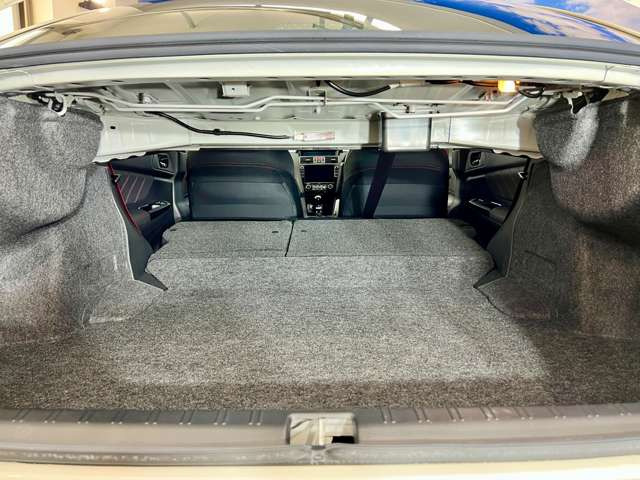 WRX STI���x�[�X�Ƃ���S208�́AS�V���[�Y�j��x�X�g�Ȑ��\�����������h���C�r���O�J�[�B�S���E450������SUBARU�Ƃ��̃��[�^�[�X�|�[�cSTI���������ăG���W���⑫�����p�J�����A�O���E�����ɂ���p����