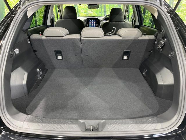 ���i�̂���������ʋ΁A���}���ɏ\���ȉ׎��X�y�[�X���m�ۂ��Ă���܂��B�Z�J���h�V�[�g��|���ƁA�傫�ȉו��̐ύڂ��\�ł���