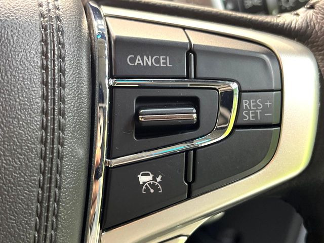 【レーダークルーズコントロール】高速道路での長距離走行が楽に!!自動で速度を保つクルーズコントロールが、衝突軽減システムと連携し、前方の車両を感知して車間を保つように速度調節してくれます!!