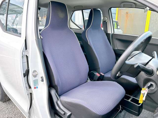 ���X�ł͌y�����Ԃ��畁�ʎԂ܂ŕ��L���I�[�����[�J�[�̎Ԏ�E�F�E�O���[�h��L�x�ɑ����Ă���܂��B