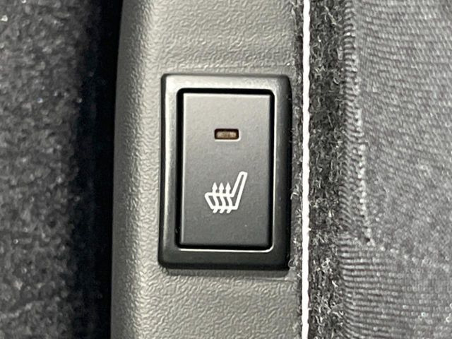 【シートヒーター】寒い日に重宝するシートヒーター!エアコンより早く温まってくれるので寒がりの人も安心ですね♪エアコンの温風は乾燥するから苦手、という方にもをおすすめです。