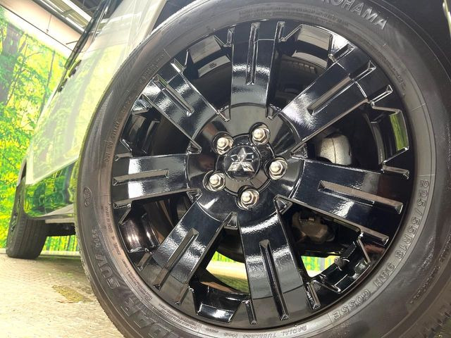 【純正18インチアルミホイール】外観にマッチした純正アルミホイールを装着しております。各種社外アルミホイールや、スタッドレスタイヤも取扱いしております。是非ご相談ください♪