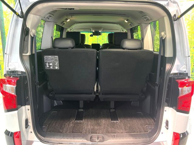 普段のお買い物や通勤、送迎等に十分な荷室スペースを確保しております。セカンドシートを倒すと、大きな荷物の積載も可能です♪