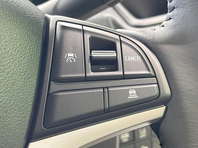 【アダプティブクルーズコントロール】高速道路での長距離走行が楽に!!自動で速度を保つクルーズコントロールが、衝突軽減システムと連携し、前方の車両を感知して車間を保つように速度調節してくれます!!