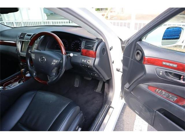 ドレスアップした車の後付部品などですが中古の為、全て現状でお渡しします。保証はありません。気になるものは動作確認しますので事前に聞いて下さい。