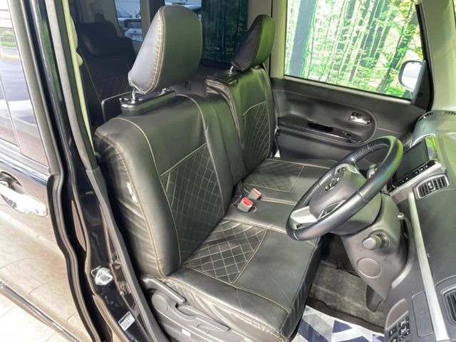 運転席まわりには十分なスペースがあり、大柄な方でもゆったり運転していただける環境です。