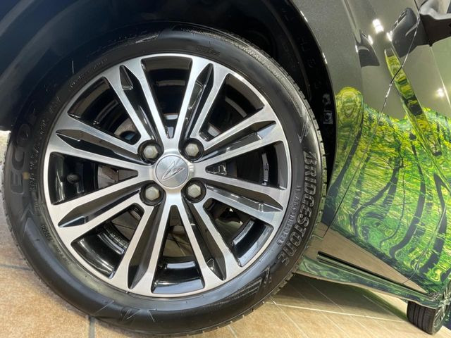 【15インチアルミホイール】外観にマッチしたアルミホイールを装着しております。各種アルミホイールや、スタッドレスタイヤも取扱いしております。是非ご相談ください♪